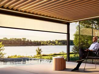 Outdoor living na wiosnę. Z pergolą Aluprof stworzysz dodatkowy salon w ogrodzie